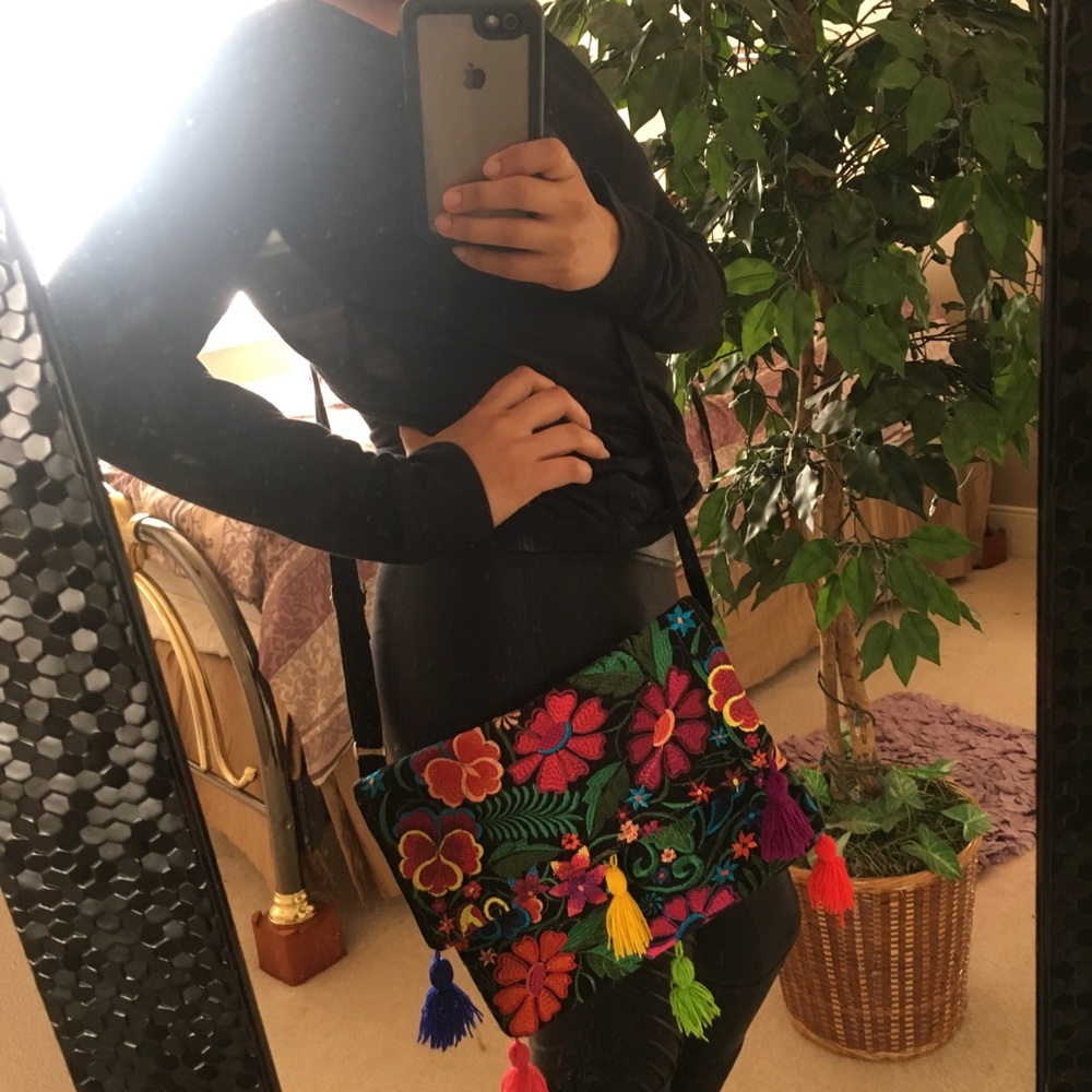 Hand make Guatemalan flowered purse🌸🌿